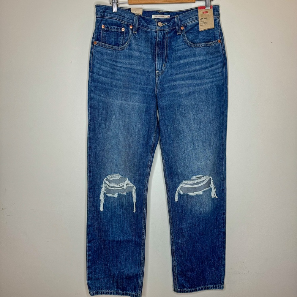 NWOT Levis Low Pro Midrise Jeans Size 30